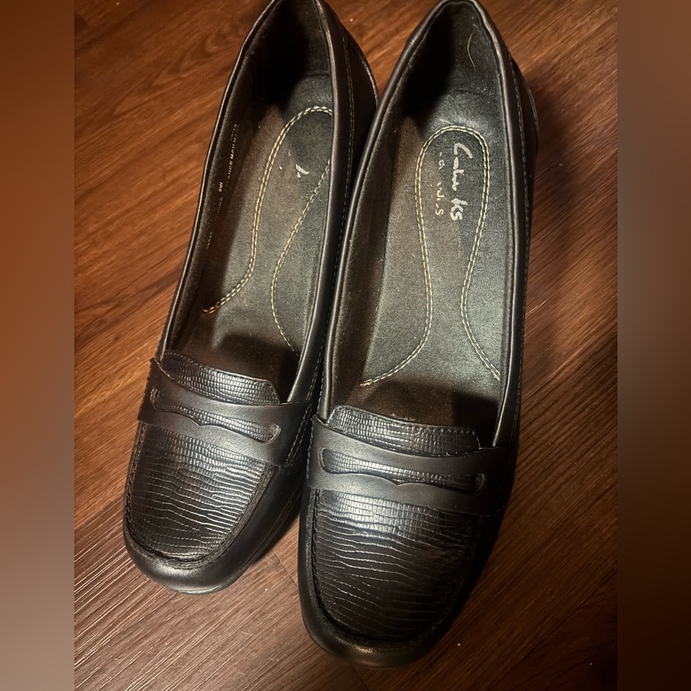 Clarks Women’s Slip On Black Leather Loafers